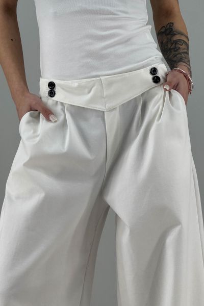 Дамски панталон в бяло-крем