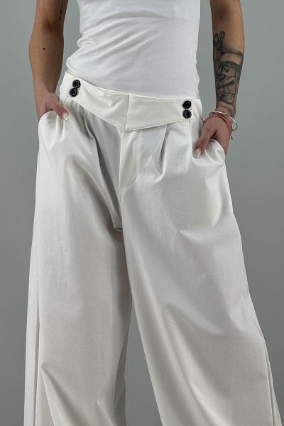 Дамски панталон в бяло-крем
