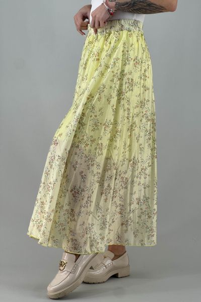 Пола в жълто