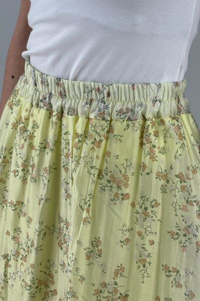 Пола в жълто