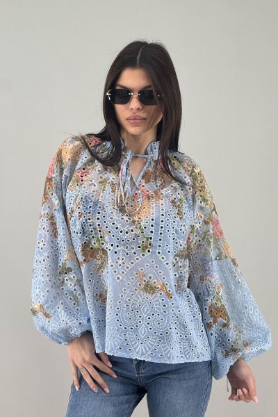 Дамска риза в светло синьо