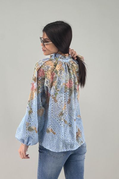 Дамска риза в светло синьо