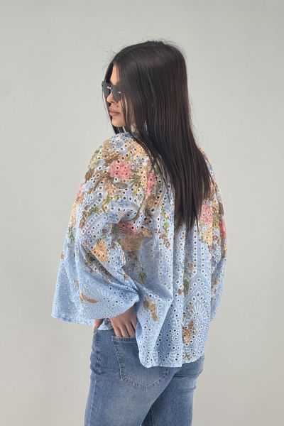 Дамска риза в светло синьо