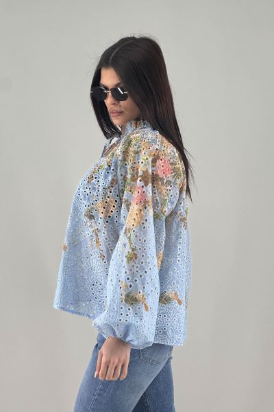 Дамска риза в светло синьо