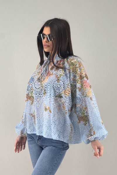 Дамска риза в светло синьо