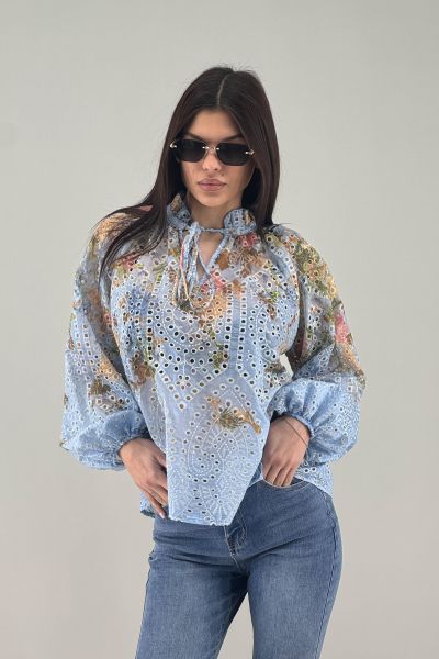 Дамска риза в светло синьо