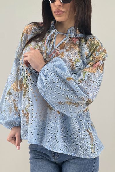 Дамска риза в светло синьо