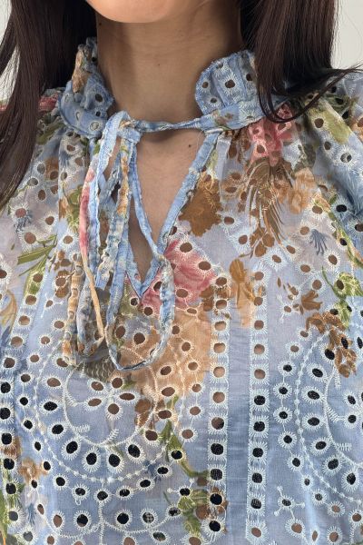 Дамска риза в светло синьо