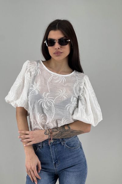 Дамска блуза в бяло с бродерия