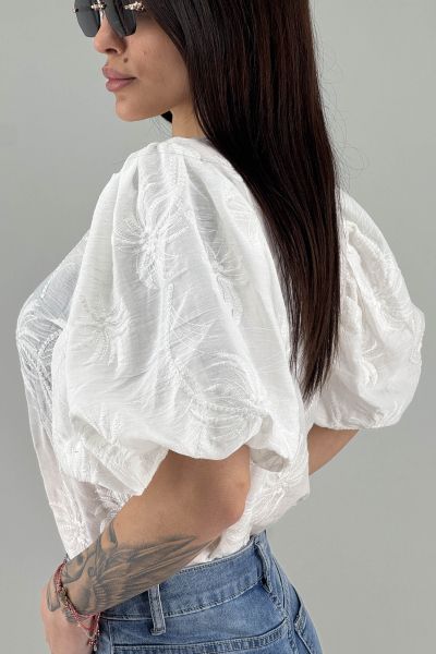 Дамска блуза в бяло с бродерия
