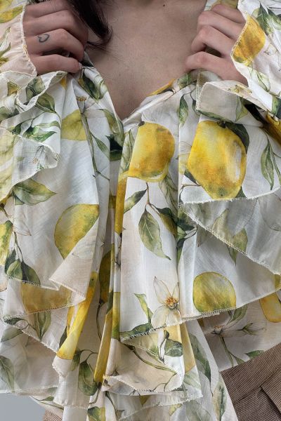 Дамска риза в екрю с лимони
