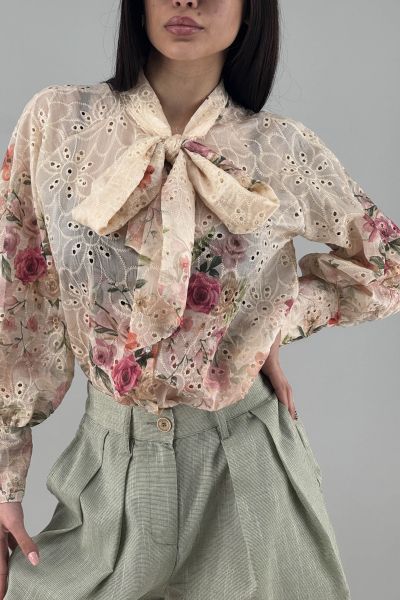 Дамска риза в екрю с цветя