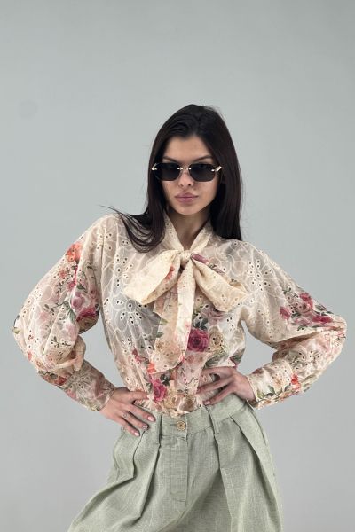 Дамска риза в екрю с цветя