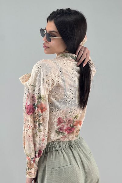 Дамска риза в екрю с цветя