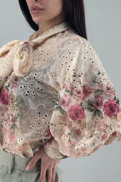 Дамска риза в екрю с цветя