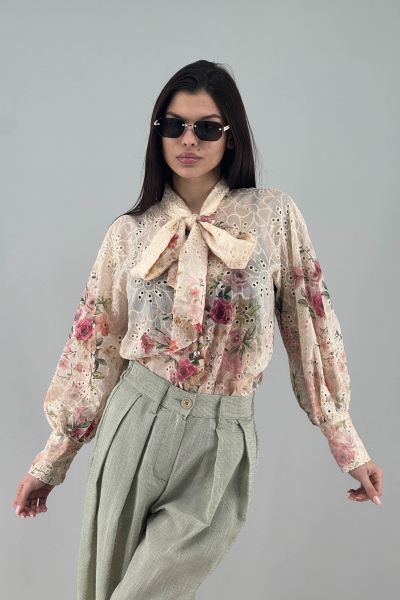 Дамска риза в екрю с цветя
