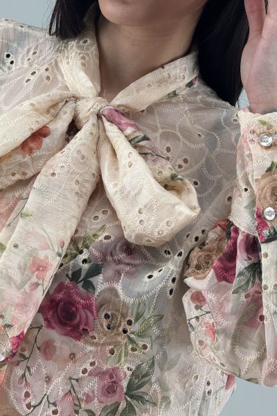 Дамска риза в екрю с цветя