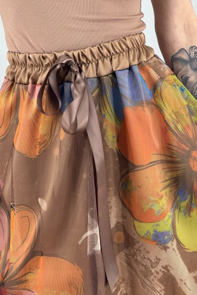 Тюлена пола в кафяво