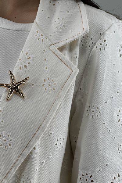 Дамско сако в бяло