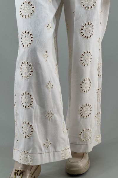 Дамски панталон в бяло