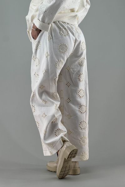 Дамски панталон в бяло