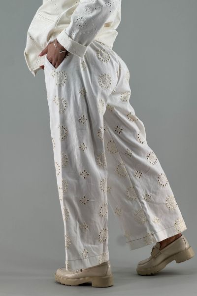 Дамски панталон в бяло