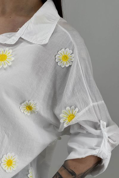 Дамска риза в бяло