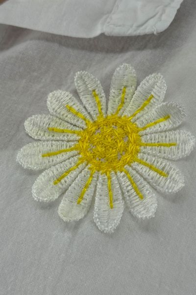 Дамска риза в бяло