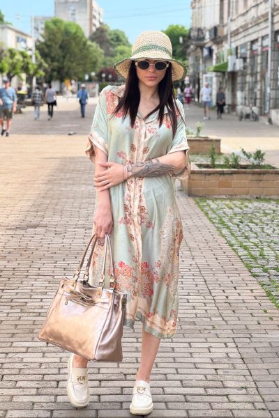 Сатенена рокля в светло зелено