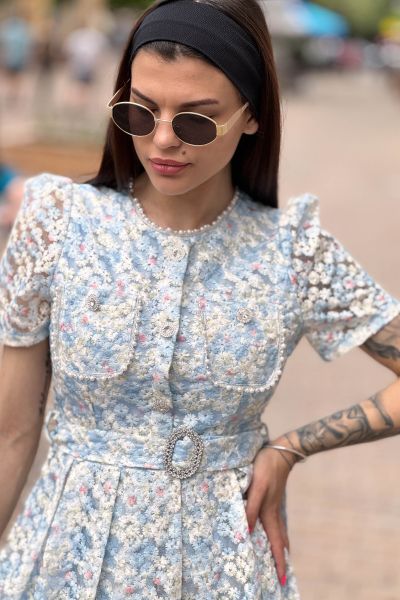Дантелена рокля в светло синьо