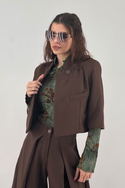 Дамско късо сако в тъмно кафяво